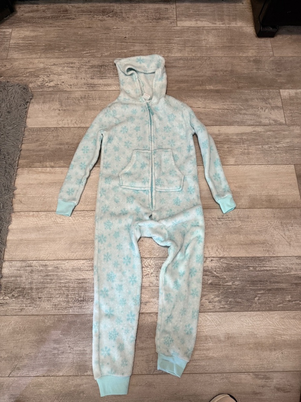 Cat & Jack Light Blue Snowflake Fleece Onesie Pajamas size M(7/8)